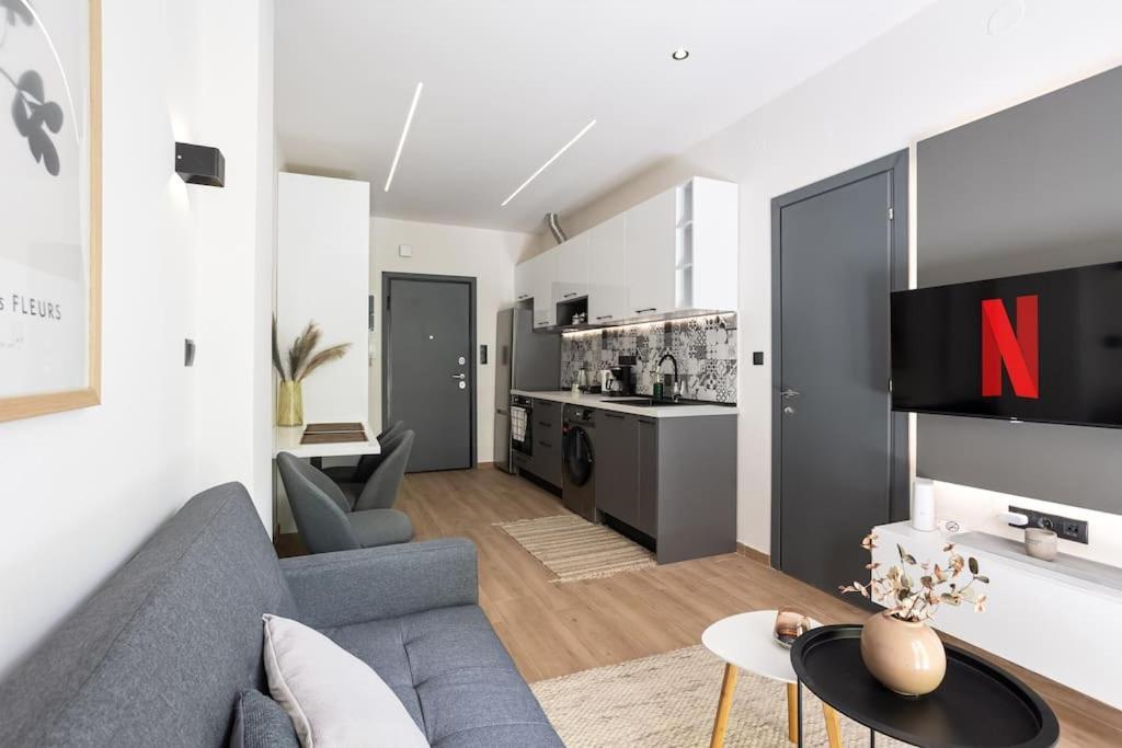 Downtown Stylish 4 Apartment