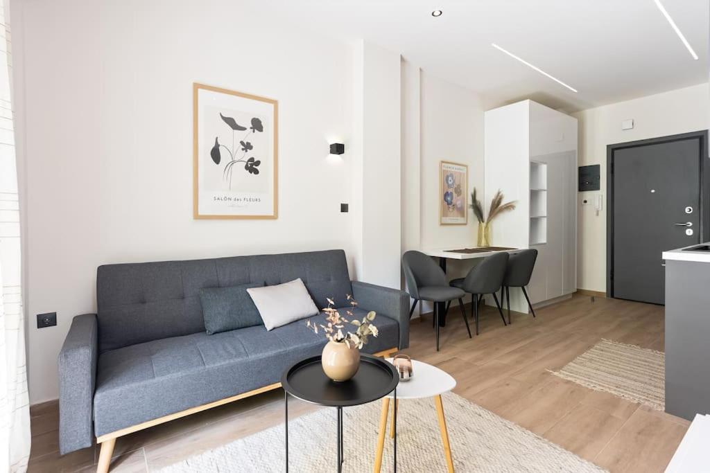 Downtown Stylish 4 Apartment